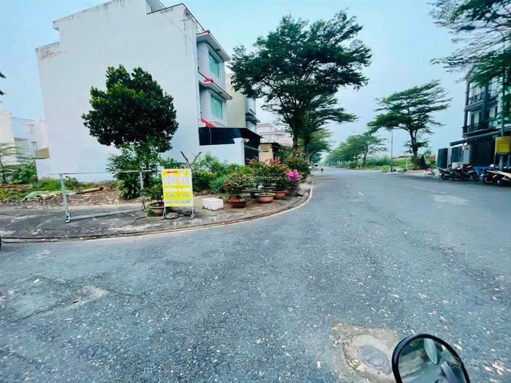 Bán lô góc 2 mặt tiền đường lớn 137m2 giá 7 tỷ 8 (thương lượng) tại kdc an phú tây.  0931 112 ***