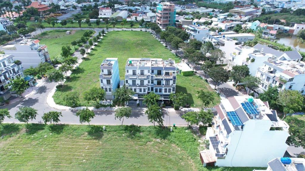 Bán lô đất đối diện cv con voi 112.5m2 giá 3 tỷ 250 triệu tại kđt năm sao.  0931 112 *** ngân
