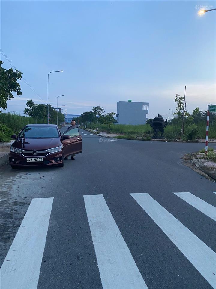 Cần bán lô đất tại kđt thesol city 100m2. giá 2ty550 (bớt lộc)  0931 112 *** ngân
