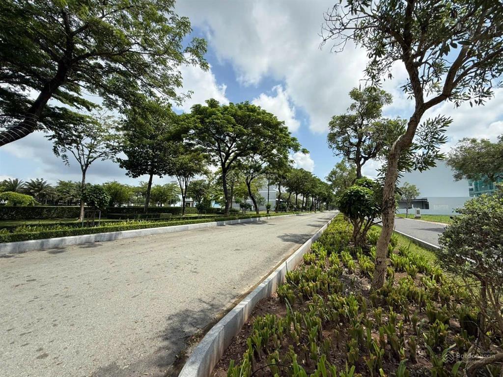 Bán lô góc kđt năm sao tại cần giuộc, long an 135m2 giá 4 tỷ 6 (tl)  0931 112 ***