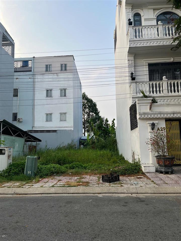 Cần bán lô đất khu năm sao 97,5m2 giá 2ty650 (thương lượng)  0931 112 *** ngân