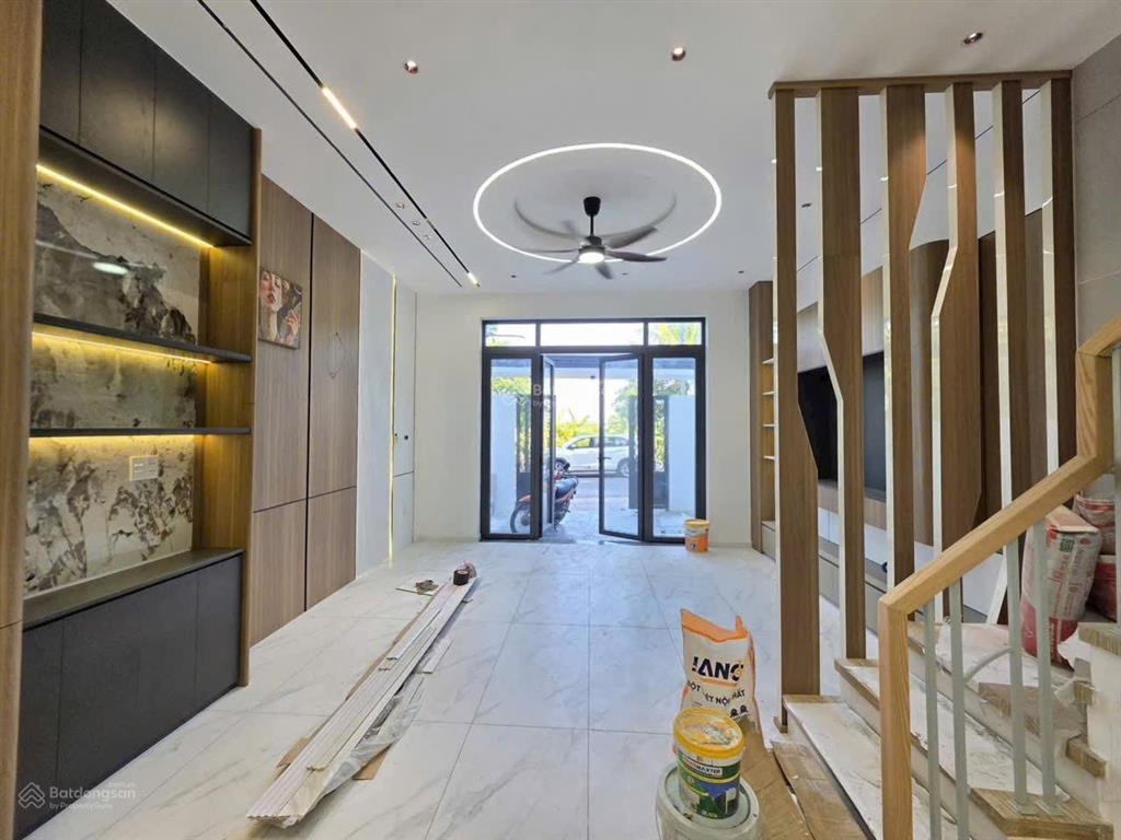 Cần bán căn nhà tại kđt thesol city 106m2 giá 3ty950 (thương lượng)  0931 112 ***