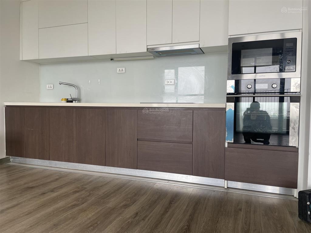 Bán căn 3 pn, diện tích 129 m2, tầng trung, view đẹp, bàn giao nhà ngay, có slot để xe ô tô