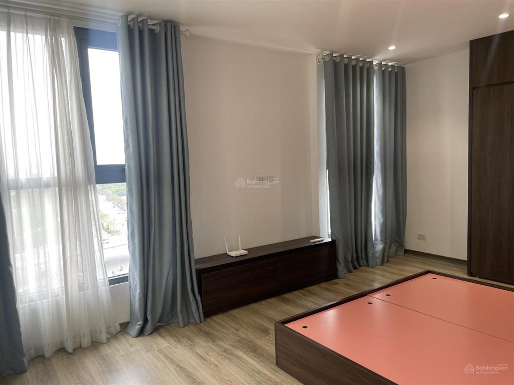 Bán căn 3 pn, diện tích 129 m2, tầng trung, view đẹp, bàn giao nhà ngay, có slot để xe ô tô