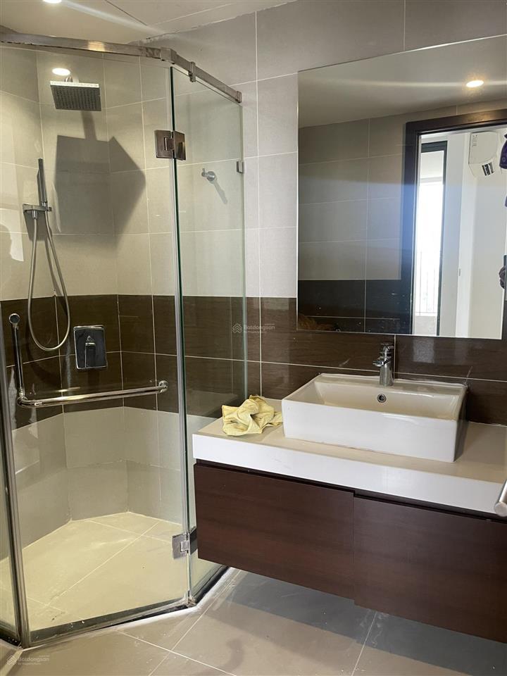 Bán căn 3 pn, diện tích 129 m2, tầng trung, view đẹp, bàn giao nhà ngay, có slot để xe ô tô