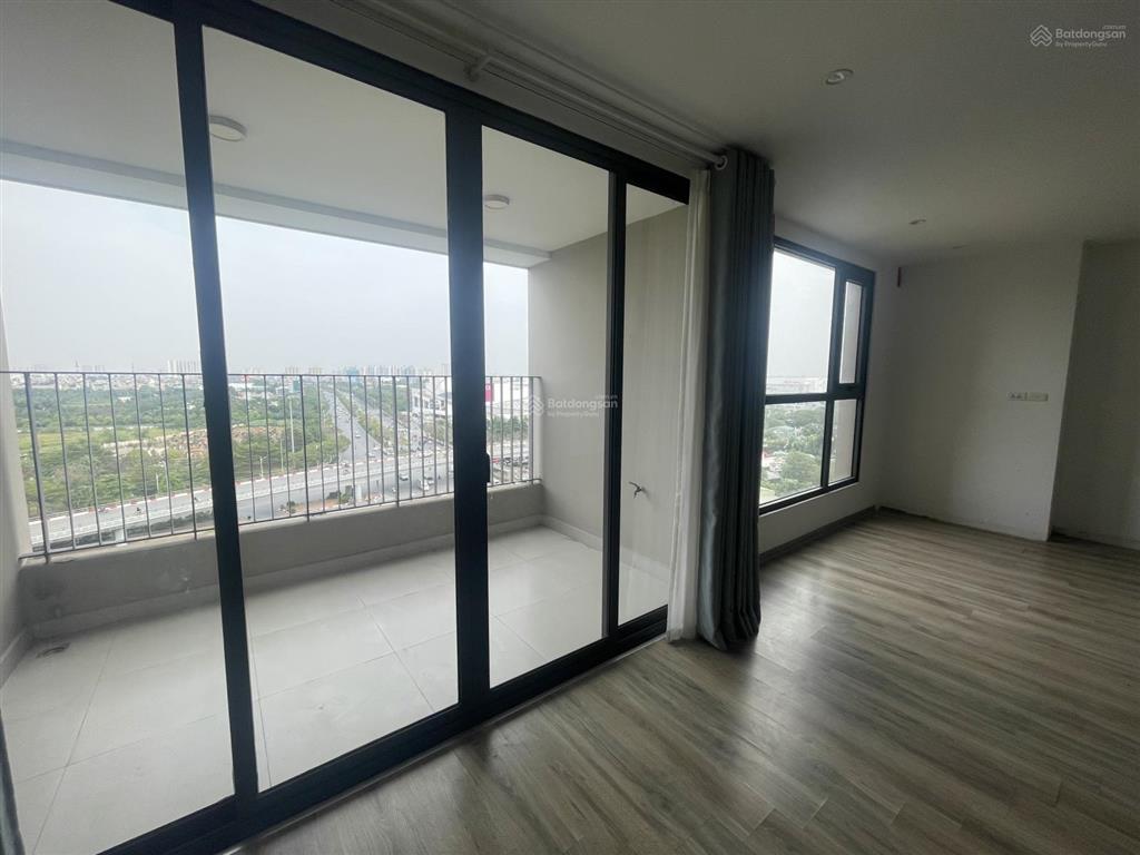 Bán căn 3 pn, diện tích 129 m2, tầng trung, view đẹp, bàn giao nhà ngay, có slot để xe ô tô