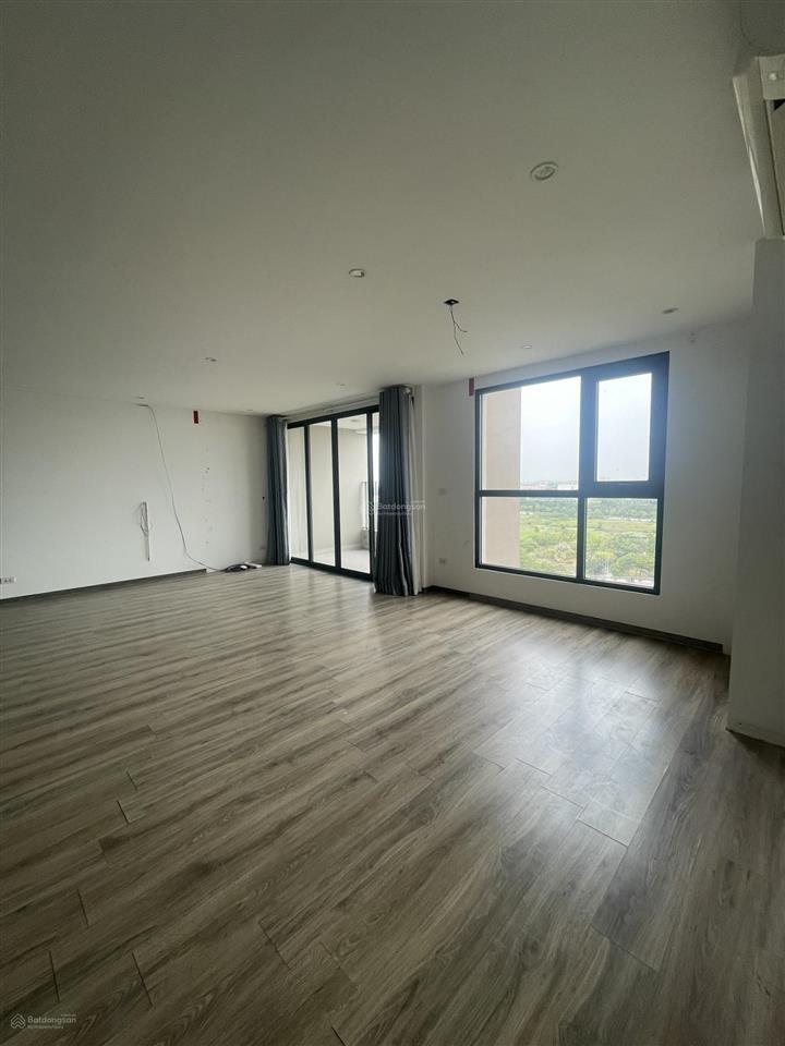 Bán căn 3 pn, diện tích 129 m2, tầng trung, view đẹp, bàn giao nhà ngay, có slot để xe ô tô