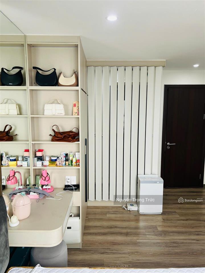 Bán căn 3 pn , full nội thất tại chung cư northern diamond, có slot đỗ xe ô tô, gần aeon long biên