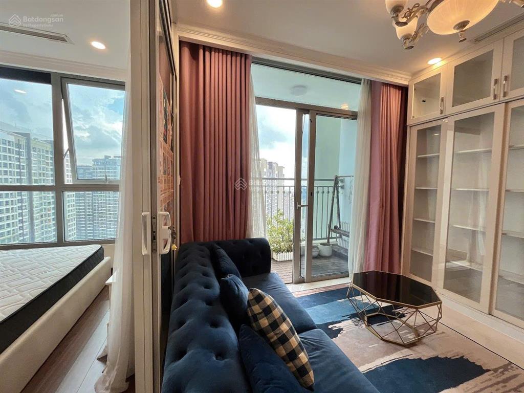 Chính chủ bán căn hộ vinhomes central park 2pn full nội thất (view bitexco, có sẵn hđ thuê)