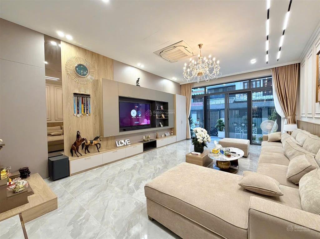 Chính chủ bán biệt thự nội bộ 101 nguyễn chí thanh dt 8x20m q5 giá hơn 30 tỷ