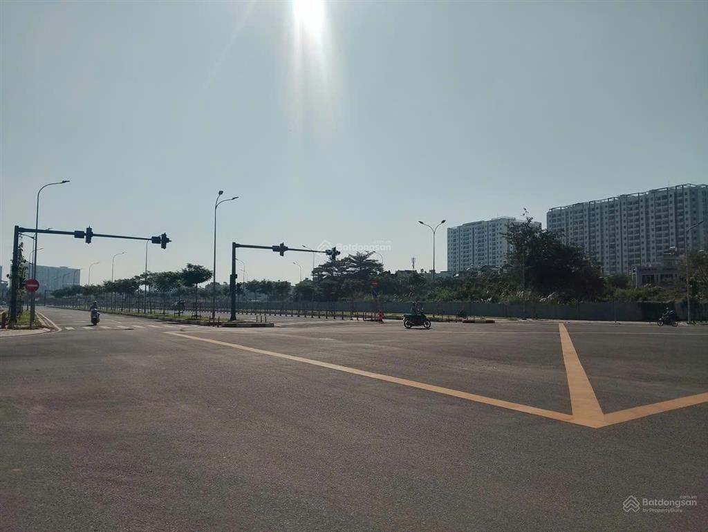 Lô góc ko lg 5.5x22, 3 tầng ngay công viên 38ha giá 9.9 tỷ