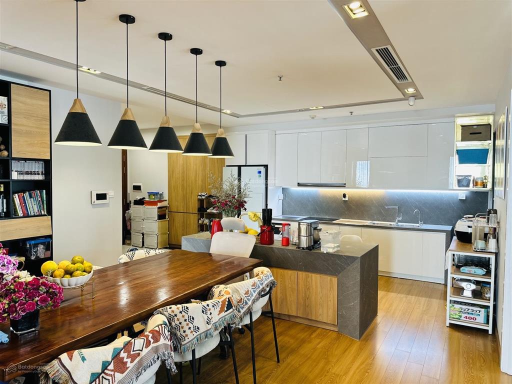 Chính chủ bán căn góc hiếm, hướng đông nam, tầng giữa toà park 6, times city, full nội thất