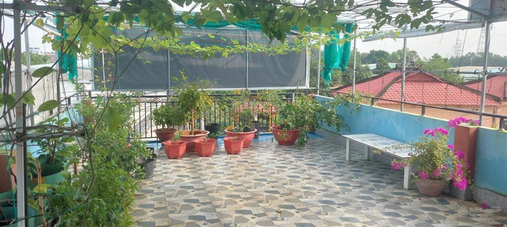 Cần bán gấp căn nhà chính chủ 5x20m, nhà 1 tầng có sân thượng, hẻm xe hơi.