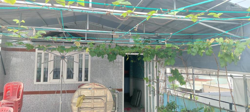 Cần bán gấp căn nhà chính chủ 5x20m, nhà 1 tầng có sân thượng, hẻm xe hơi.