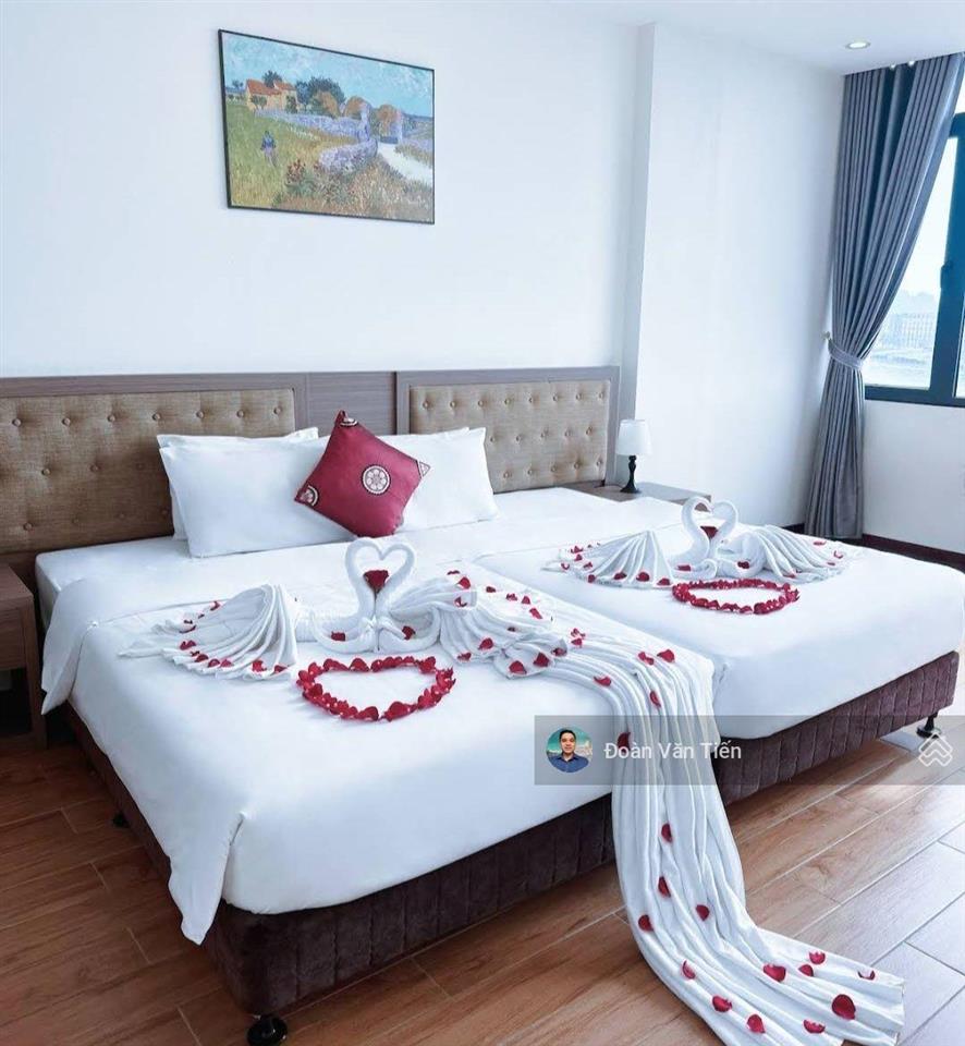 Bán ks mặt biển 80 phòng. 540m2 mt 32.5m sổ đỏ trao tay
