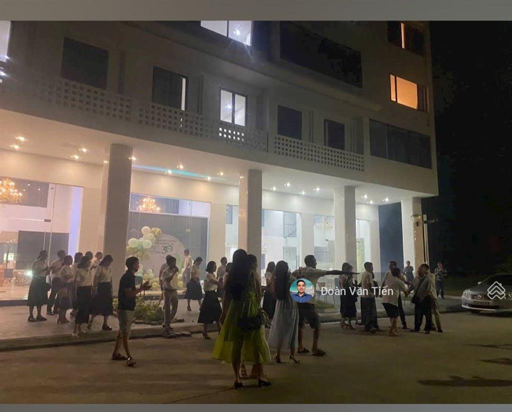 Bán ks mặt biển 80 phòng. 540m2 mt 32.5m sổ đỏ trao tay