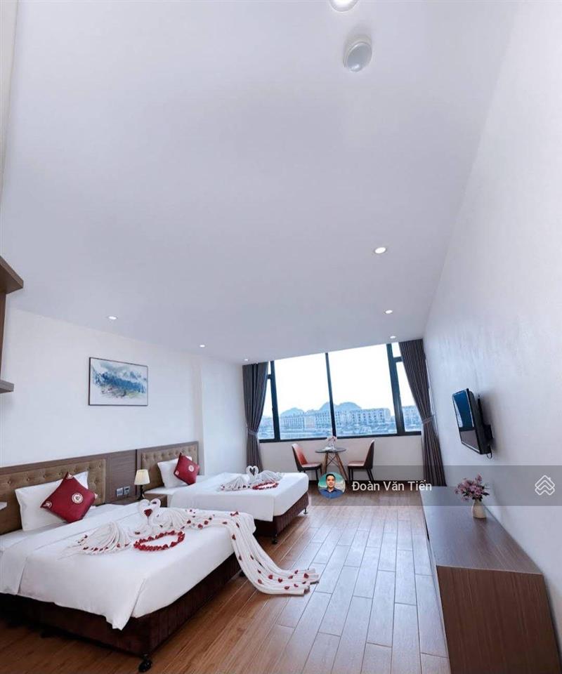 Bán ks mặt biển 80 phòng. 540m2 mt 32.5m sổ đỏ trao tay
