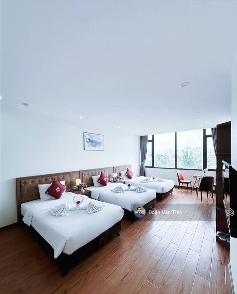 Bán ks mặt biển 80 phòng. 540m2 mt 32.5m sổ đỏ trao tay