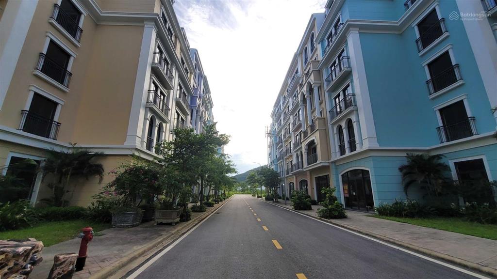 [ gấp !! ] bán lô góc aquacity hạ long 135m2  11.6 tỷ