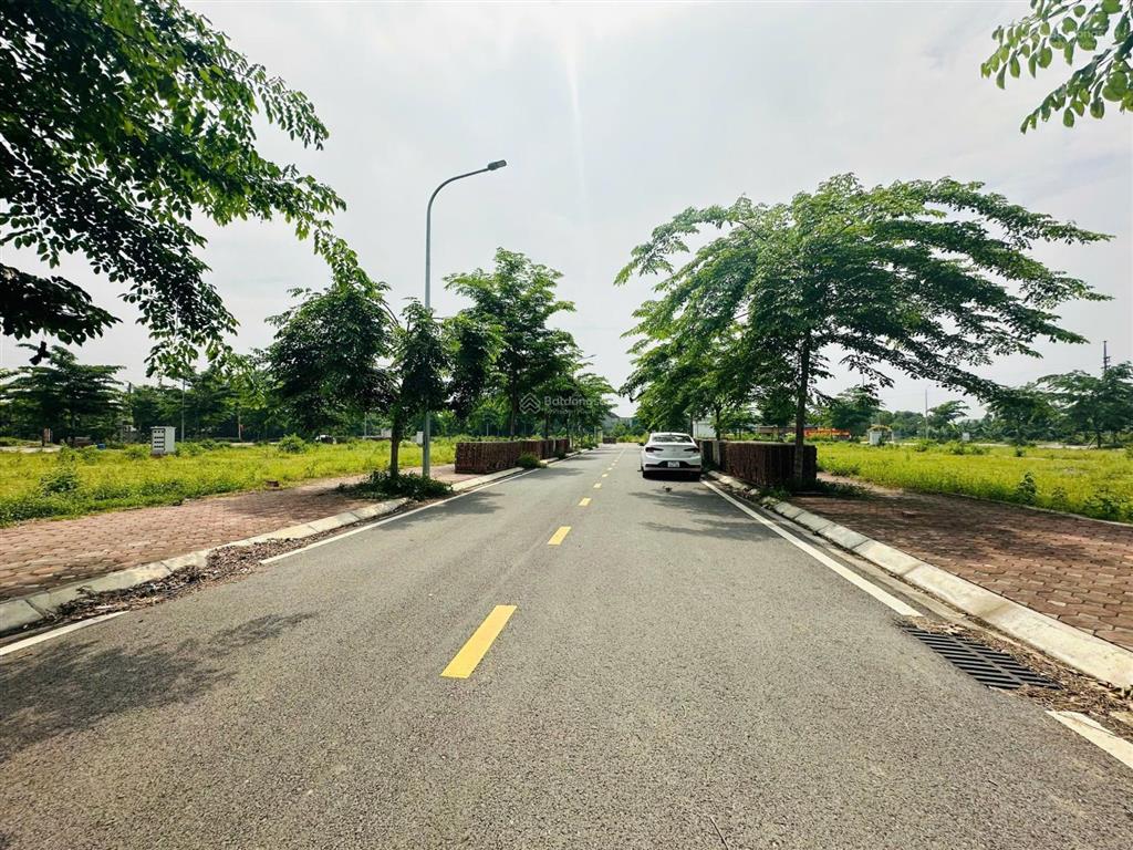 126,9m2, mt 9m đất đấu giá tân xã. giáp khu công nghệ cao. giá chỉ hơn 8 tỷ