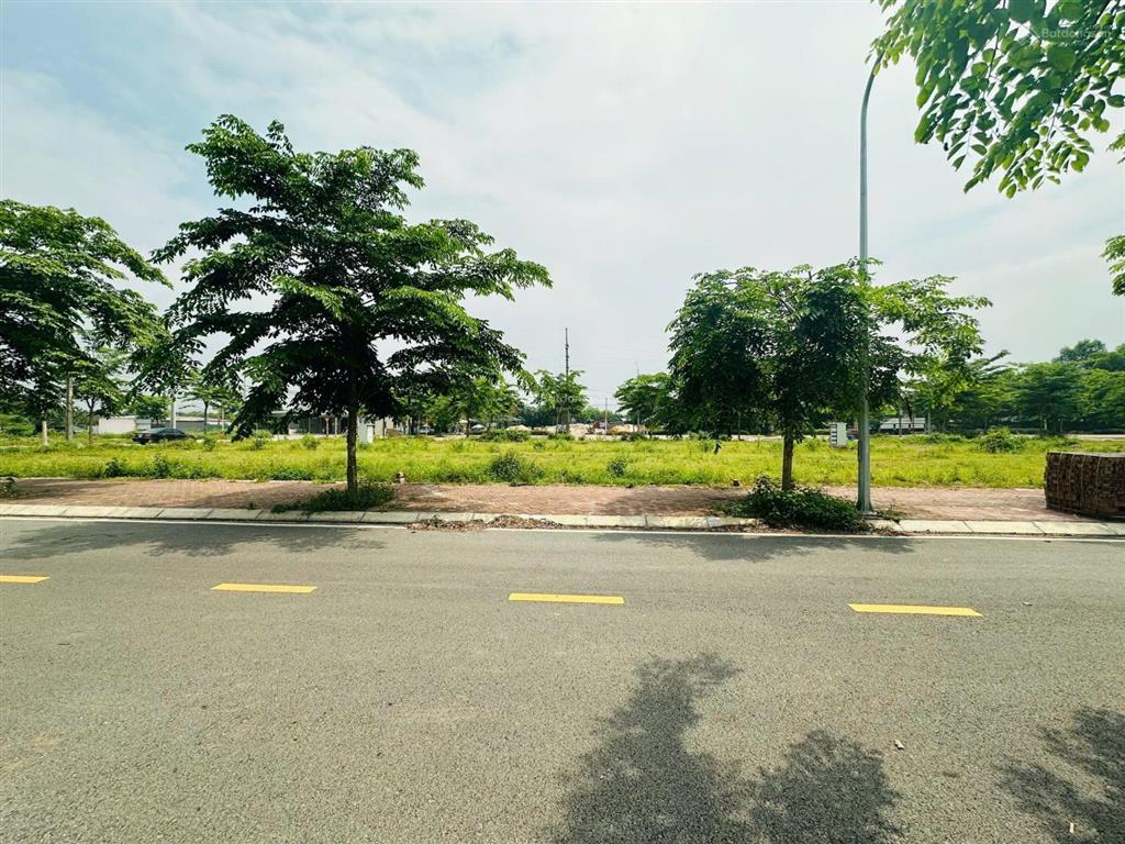 126,9m2, mt 9m đất đấu giá tân xã. giáp khu công nghệ cao. giá chỉ hơn 8 tỷ