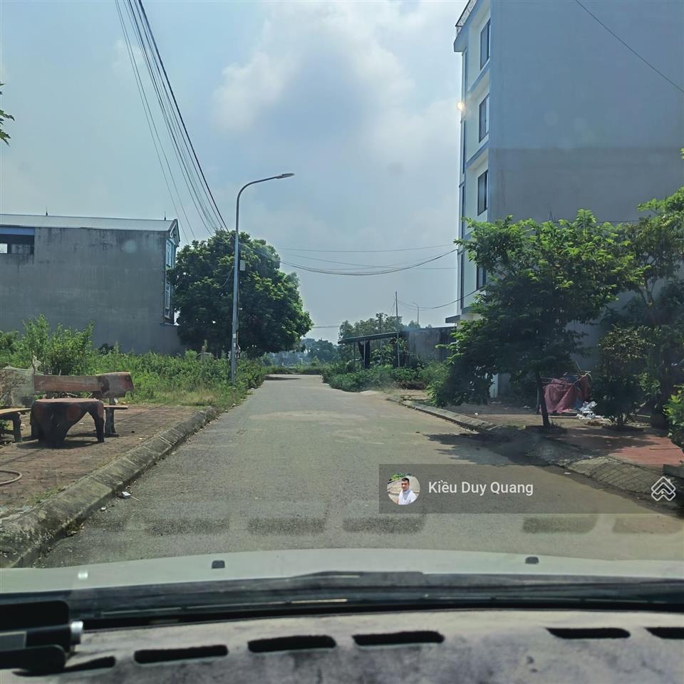 Bán gấp cắt lỗ chỉ hơn 6 tỷ lô 120m2 đất tái định cư bình yên, hòa lạc. sẵn nhà 2 tầng cũ