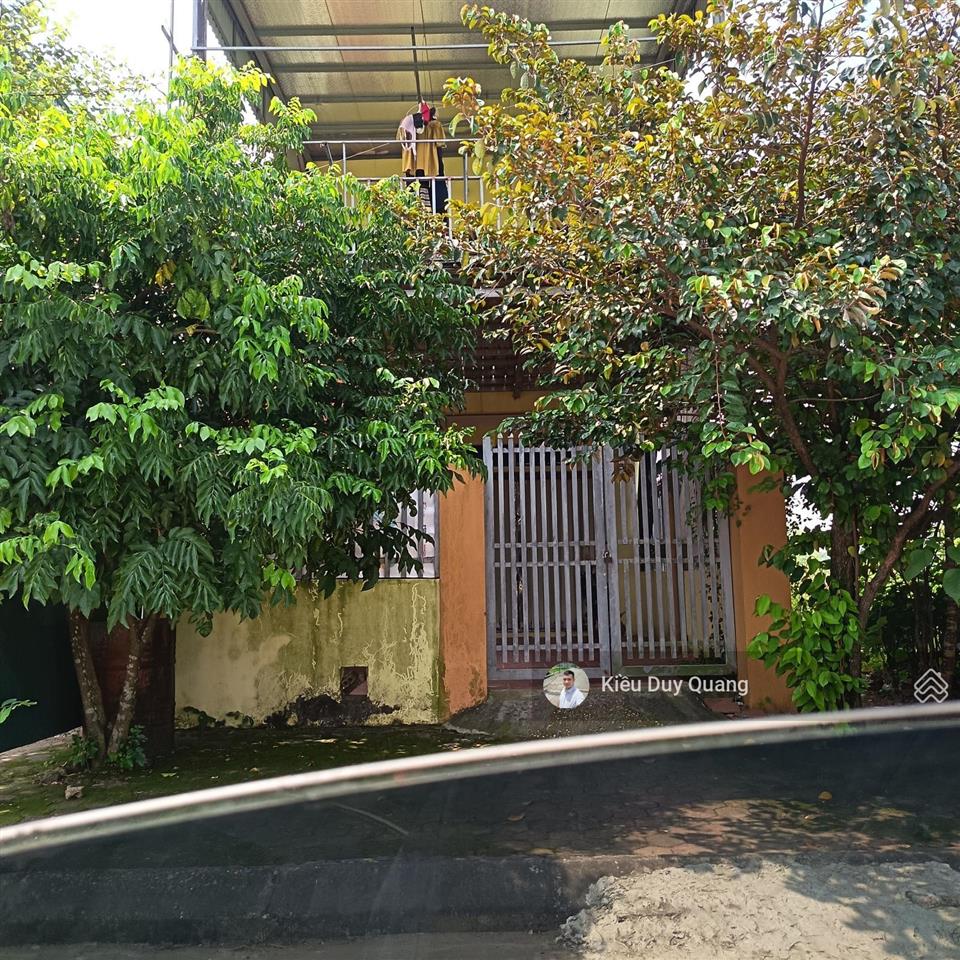 Bán gấp cắt lỗ chỉ hơn 6 tỷ lô 120m2 đất tái định cư bình yên, hòa lạc. sẵn nhà 2 tầng cũ