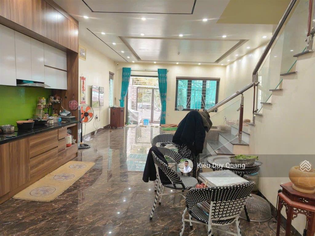 Bán gấp nhà 122.8m2x3 tầng, full đồ, trung tâm hòa lạc. rất gần khu công nghệ cao giá chỉ 7,4 tỷ