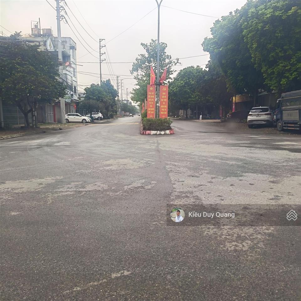 Hàng hiếm 300m2,mt12m mặt đường đôi tái định cư bắc phú cát. vị trí đắc địa hòa lạc chỉ 34,8 tỷ