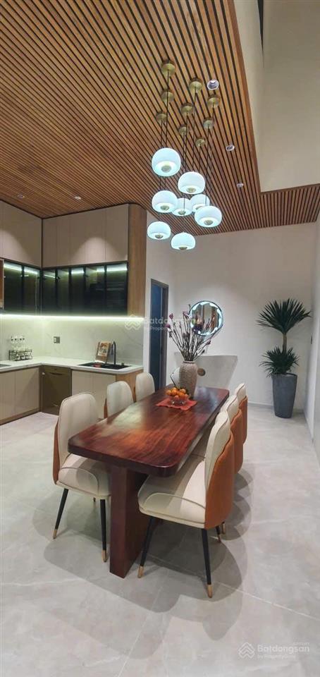 Nhà gần biển, xây cao cấp và tuyệt đẹp, mua ở sướng hoặc cho thuê và đầu tư antoàn, ôtô đậu sânnhà
