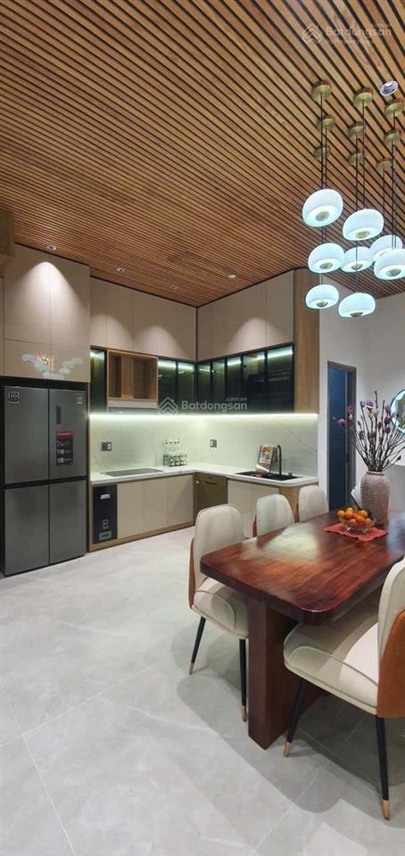 Nhà gần biển, xây cao cấp và tuyệt đẹp, mua ở sướng hoặc cho thuê và đầu tư antoàn, ôtô đậu sânnhà