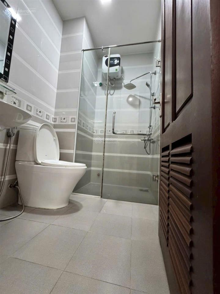 Căn nhà này có 3 khách hỏi nhưng chưa chốt. khả năng cao sẽ bay rất nhanh, gần chợ, mua ở sướng