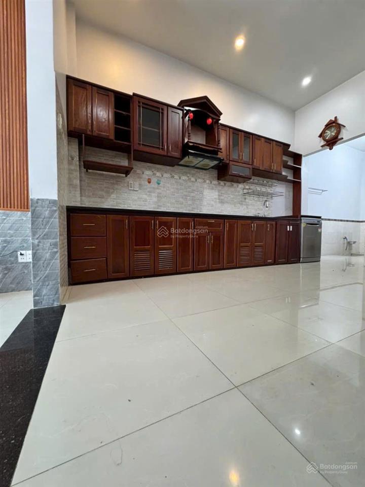 Căn nhà này có 3 khách hỏi nhưng chưa chốt. khả năng cao sẽ bay rất nhanh, gần chợ, mua ở sướng