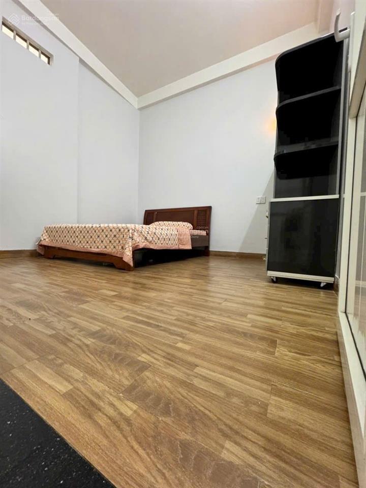 Căn nhà này có 3 khách hỏi nhưng chưa chốt. khả năng cao sẽ bay rất nhanh, gần chợ, mua ở sướng