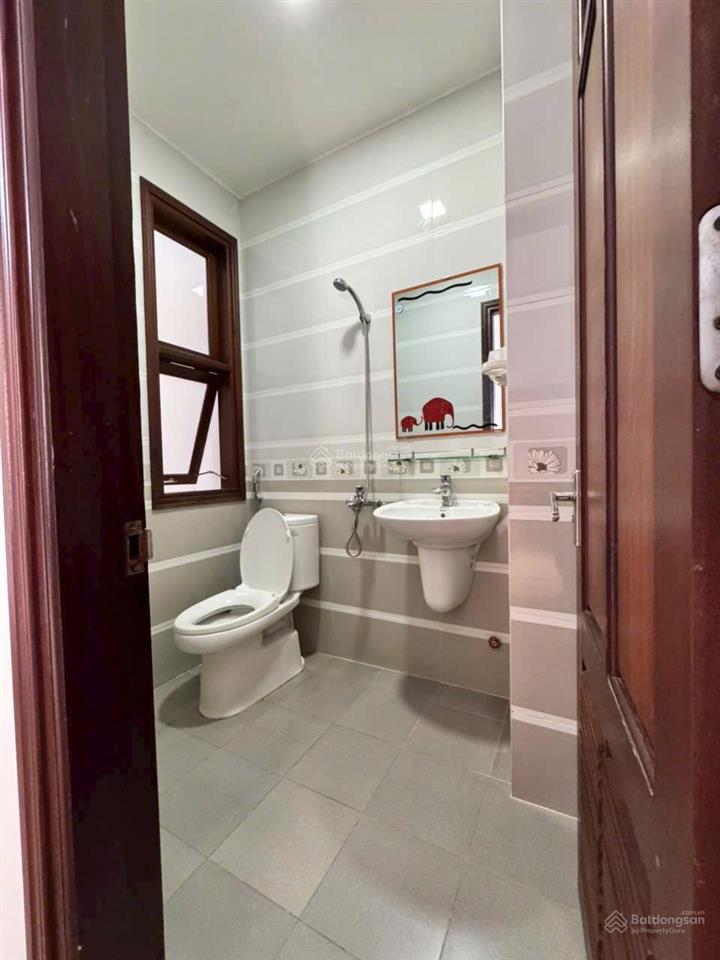 Căn nhà này có 3 khách hỏi nhưng chưa chốt. khả năng cao sẽ bay rất nhanh, gần chợ, mua ở sướng