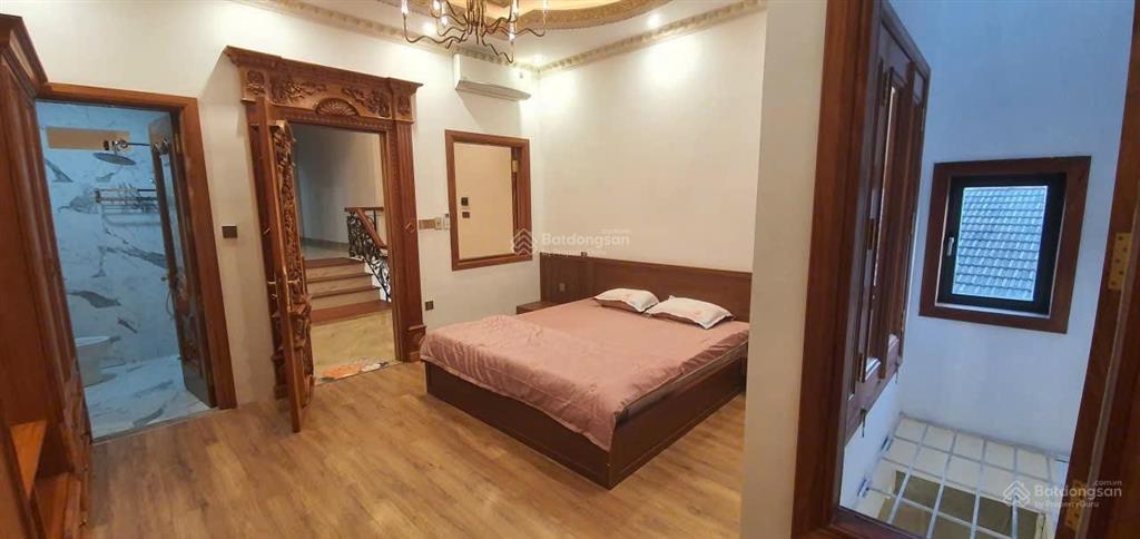 Nhà tuyệt đẹp ngay chợ thanh khê có trần dát vàng và nội thất gỗ quý, mua ở sướng hoặc làm homestay