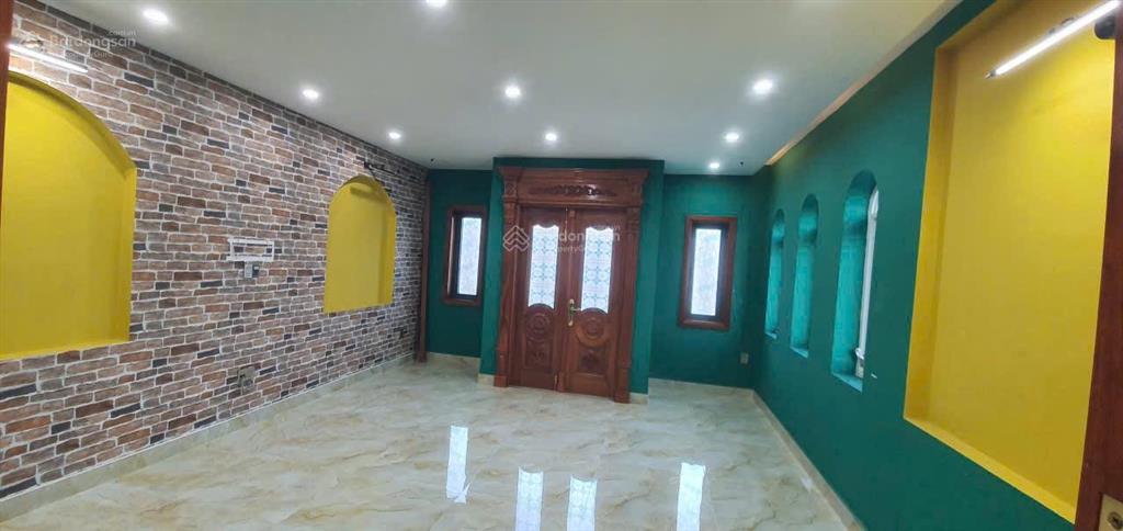 Nhà tuyệt đẹp ngay chợ thanh khê có trần dát vàng và nội thất gỗ quý, mua ở sướng hoặc làm homestay