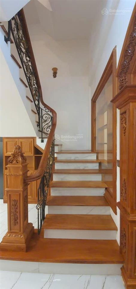 Nhà tuyệt đẹp ngay chợ thanh khê có trần dát vàng và nội thất gỗ quý, mua ở sướng hoặc làm homestay