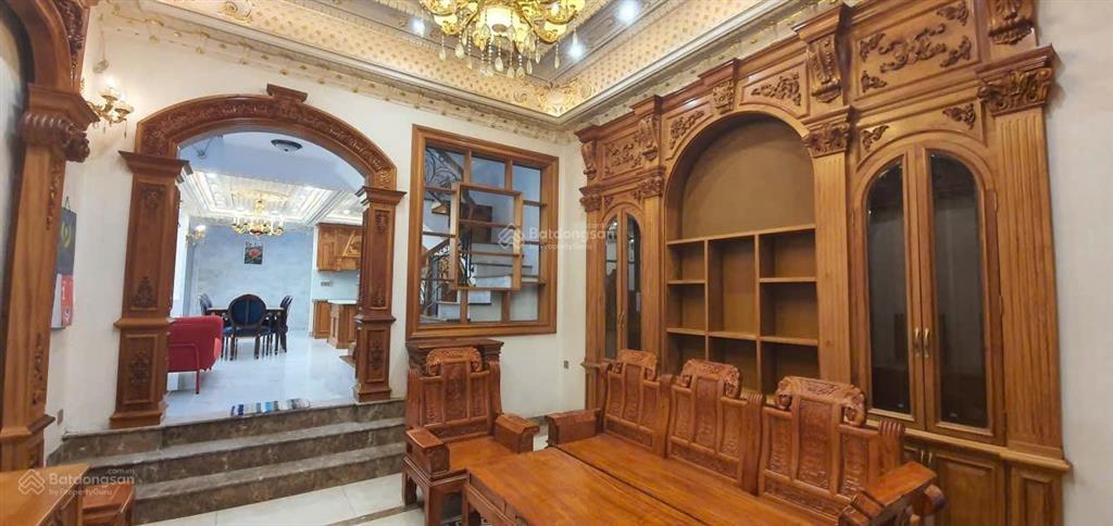 Nhà tuyệt đẹp ngay chợ thanh khê có trần dát vàng và nội thất gỗ quý, mua ở sướng hoặc làm homestay