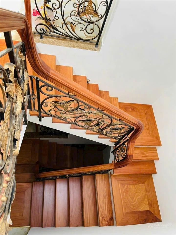 Nhà tuyệt đẹp ngay chợ thanh khê có trần dát vàng và nội thất gỗ quý, mua ở sướng hoặc làm homestay