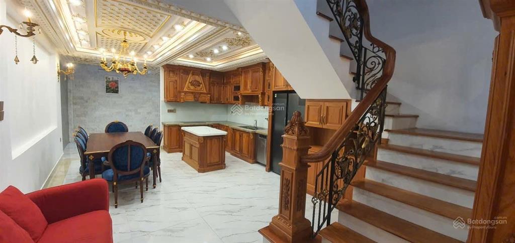 Nhà tuyệt đẹp ngay chợ thanh khê có trần dát vàng và nội thất gỗ quý, mua ở sướng hoặc làm homestay