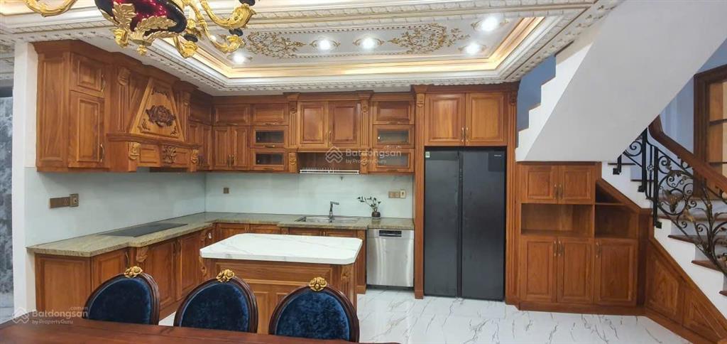 Nhà tuyệt đẹp ngay chợ thanh khê có trần dát vàng và nội thất gỗ quý, mua ở sướng hoặc làm homestay