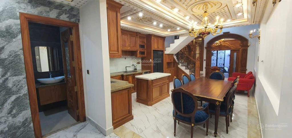 Nhà tuyệt đẹp ngay chợ thanh khê có trần dát vàng và nội thất gỗ quý, mua ở sướng hoặc làm homestay