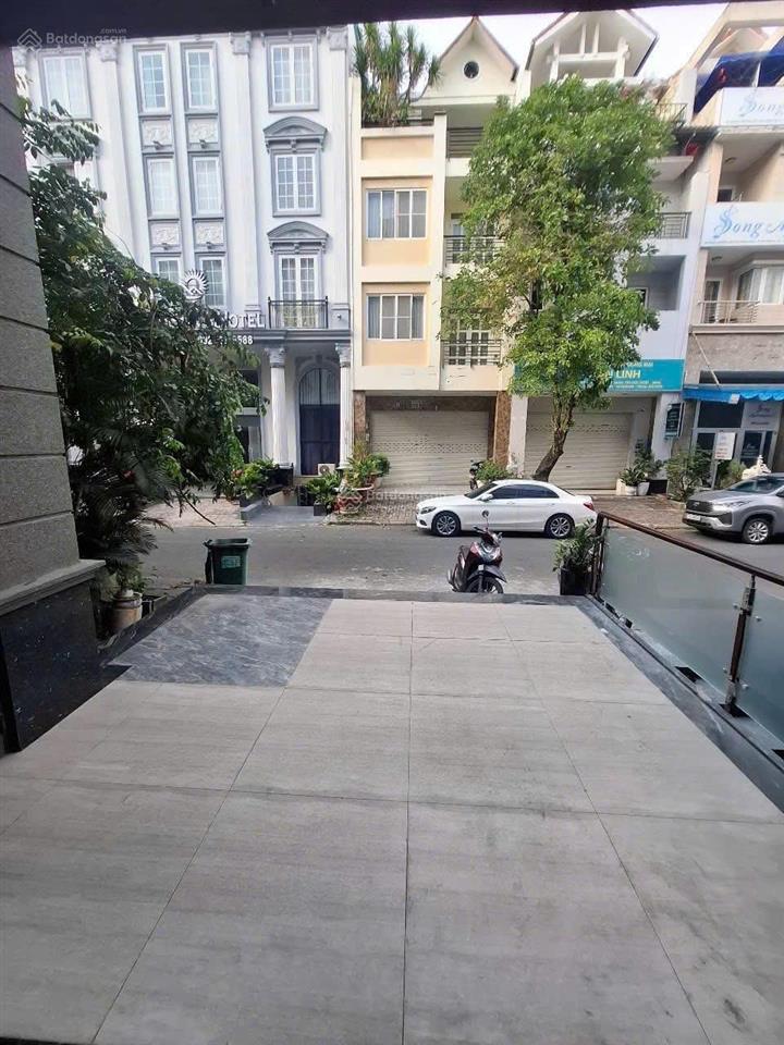 Cho thuê tầng trệt hưng gia phú mỹ hưng chỉ 14 triệu.  xem nhiều option hơn 0901 142 *** hòa