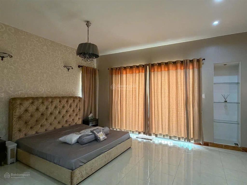 Cho thuê biệt thự cao cấp đường nguyễn văn linh, quận 7.  0901 142 ***