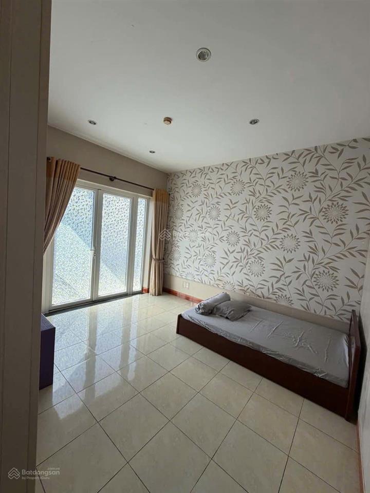 Cho thuê biệt thự cao cấp đường nguyễn văn linh, quận 7.  0901 142 ***