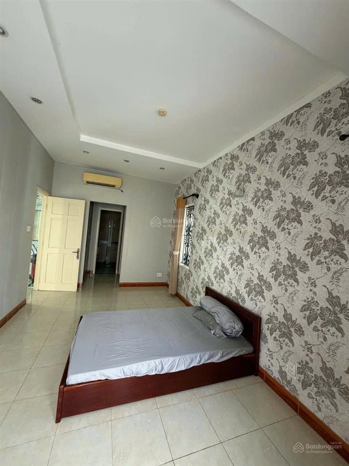 Cho thuê biệt thự cao cấp đường nguyễn văn linh, quận 7.  0901 142 ***