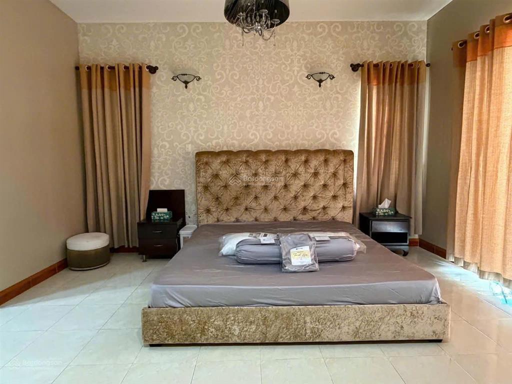 Cho thuê biệt thự cao cấp đường nguyễn văn linh, quận 7.  0901 142 ***
