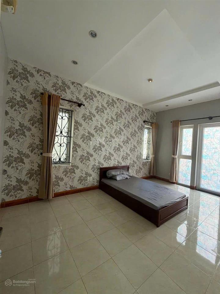Cho thuê biệt thự cao cấp đường nguyễn văn linh, quận 7.  0901 142 ***
