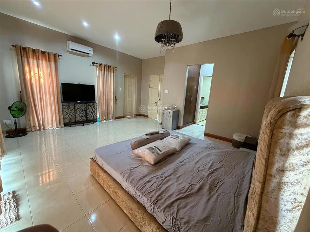 Cho thuê biệt thự cao cấp đường nguyễn văn linh, quận 7.  0901 142 ***